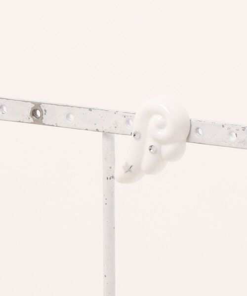 LA VORAGINE(ラ ヴォラジネ)の「天使の羽ピアス 右耳用単品 ホワイト(ピアス(片耳用)・レディース・White・FREE)」の8枚目の写真