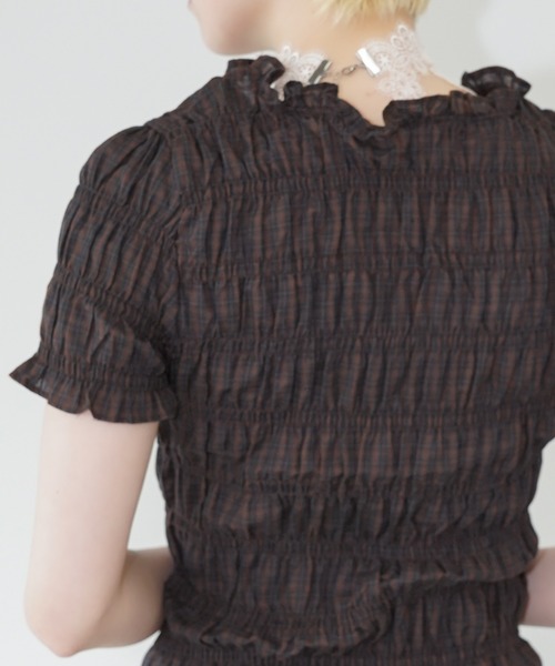 chuclla(チュクラ)の「フリルネックシャーリングトップス chw26s357(Tシャツ/カットソー・レディース・ブラウン/ホワイト・FREE)」の10枚目の写真
