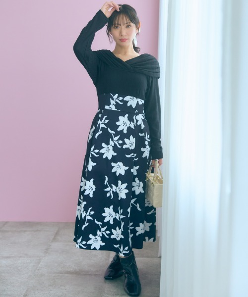 marun(マルン)の「<大きいサイズ>【nanaeさんコラボ】オフショル×フラワープリントドッキングワンピース marun(ワンピース・レディース・ブラック系/アイボリー系・5L/4L/3L/LL/L)」の21枚目の写真