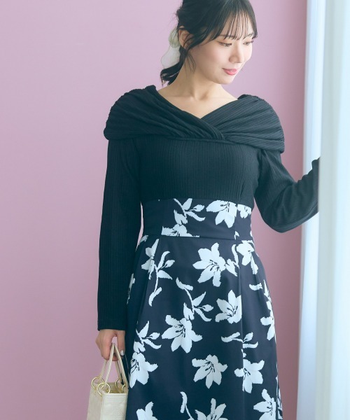 marun(マルン)の「<大きいサイズ>【nanaeさんコラボ】オフショル×フラワープリントドッキングワンピース marun(ワンピース・レディース・ブラック系/アイボリー系・5L/4L/3L/LL/L)」の19枚目の写真