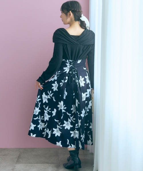 marun(マルン)の「<大きいサイズ>【nanaeさんコラボ】オフショル×フラワープリントドッキングワンピース marun(ワンピース・レディース・ブラック系/アイボリー系・5L/4L/3L/LL/L)」の22枚目の写真