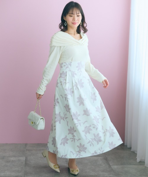 marun(マルン)の「<大きいサイズ>【nanaeさんコラボ】オフショル×フラワープリントドッキングワンピース marun(ワンピース・レディース・ブラック系/アイボリー系・5L/4L/3L/LL/L)」の16枚目の写真