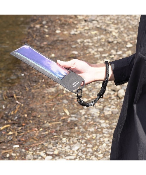 ROOT CO.(ルート)の「ROOT CO. H2O WaterProof Shell. IPX8 for SmartPhone(ブラック)(スマホケース/カバー・メンズ・ブラック・FREE)」の8枚目の写真