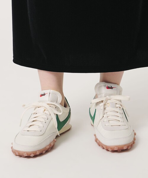 NIKE(ナイキ)の「<NIKE>M WAFFLE RACER(スニーカー・レディース・ホワイト/ブラック・25cm/24cm/24.5cm)」の3枚目の写真
