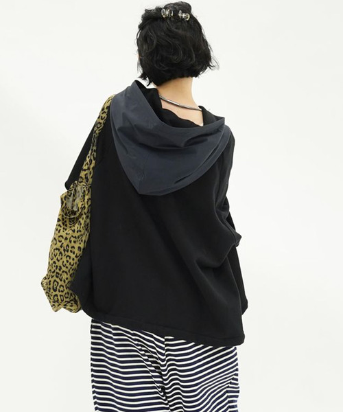 JOURNAL STANDARD LUXE(ジャーナルスタンダード ラックス)の「ウラケナイロンキリカエフーディー(パーカー・レディース・ブラック/ベージュ・FREE)」の2枚目の写真
