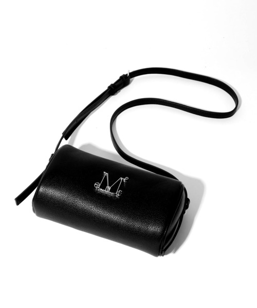 MUCENT(ムセント)の「【MUCENT/ムセント】ARA METAL LOGO MINI SHOULDER BAG UNISEX/アラ メタルロゴ ミニショルダーバッグ ユニセックス(ショルダーバッグ・レディース・ブラック・FREE)」の8枚目の写真