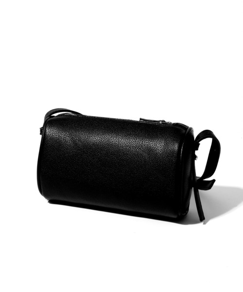 MUCENT(ムセント)の「【MUCENT/ムセント】ARA METAL LOGO MINI SHOULDER BAG UNISEX/アラ メタルロゴ ミニショルダーバッグ ユニセックス(ショルダーバッグ・レディース・ブラック・FREE)」の6枚目の写真