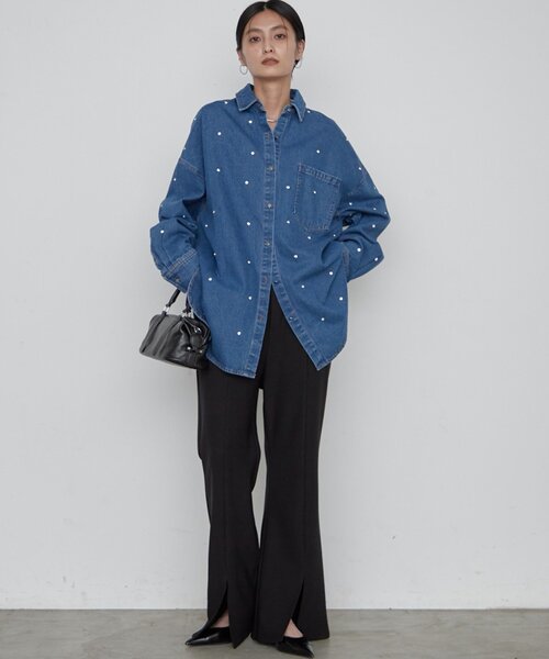 LOUNGEDRESS(ラウンジドレス)の「《1枚で主役級デザイン》ビジューデニムシャツ 秋服(シャツ/ブラウス・レディース・ブルー・FREE)」の3枚目の写真