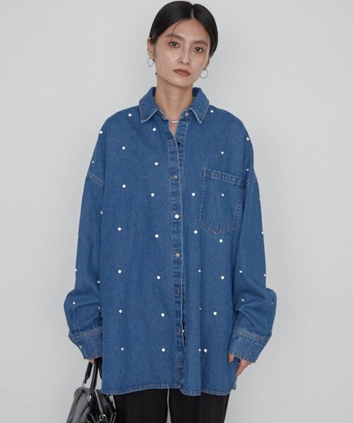 LOUNGEDRESS(ラウンジドレス)の「《1枚で主役級デザイン》ビジューデニムシャツ 秋服(シャツ/ブラウス・レディース・ブルー・FREE)」の6枚目の写真