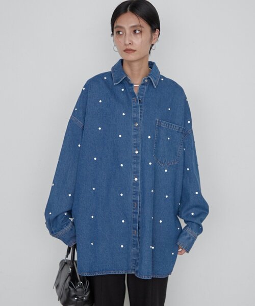 LOUNGEDRESS(ラウンジドレス)の「《1枚で主役級デザイン》ビジューデニムシャツ 秋服(シャツ/ブラウス・レディース・ブルー・FREE)」の7枚目の写真