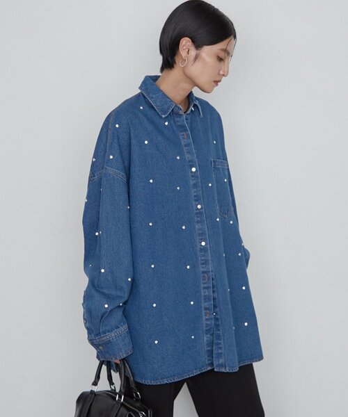LOUNGEDRESS(ラウンジドレス)の「《1枚で主役級デザイン》ビジューデニムシャツ 秋服(シャツ/ブラウス・レディース・ブルー・FREE)」の9枚目の写真