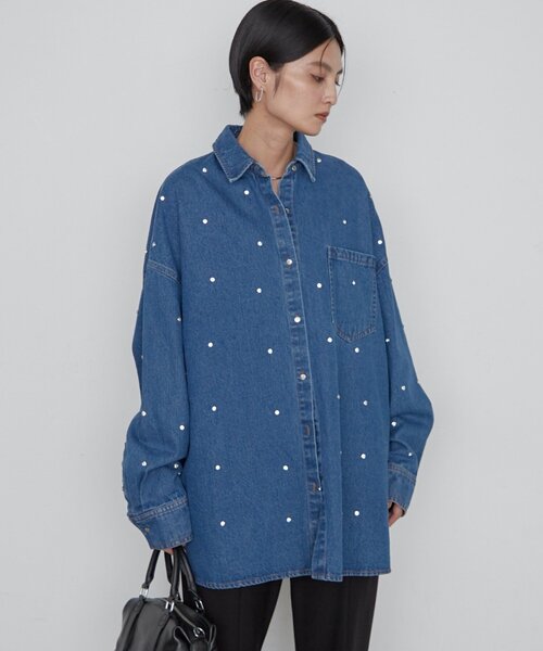 LOUNGEDRESS(ラウンジドレス)の「《1枚で主役級デザイン》ビジューデニムシャツ 秋服(シャツ/ブラウス・レディース・ブルー・FREE)」の12枚目の写真
