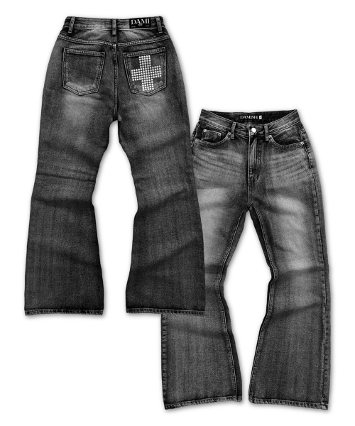 DAMISH(ダミシュ)の「クロス ホットフィックス セミフレアジーンズ_ブラック(デニムパンツ・レディース・ブラック・SMALL/MEDIUM/LARGE)」の5枚目の写真