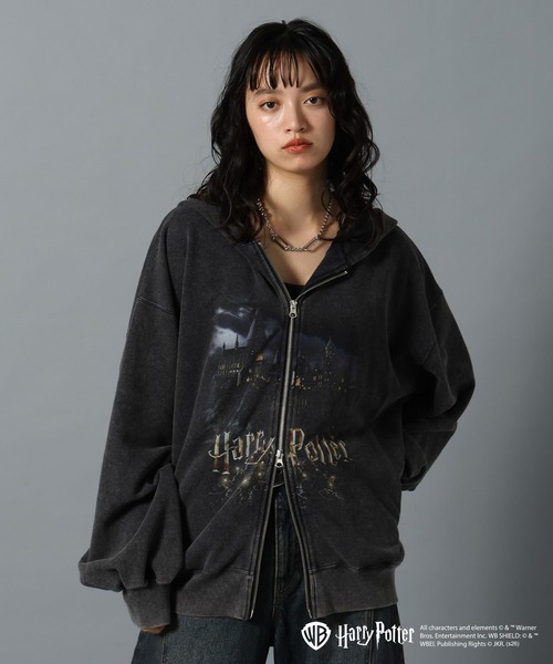 PAGEBOY(ページボーイ)の「【Harry Potter(ハリー・ポッター)】『ハリー・ポッターと賢者の石』フォトWZIPパーカー(パーカー・レディース・ブラック/チャコールグレー・FREE)」の6枚目の写真
