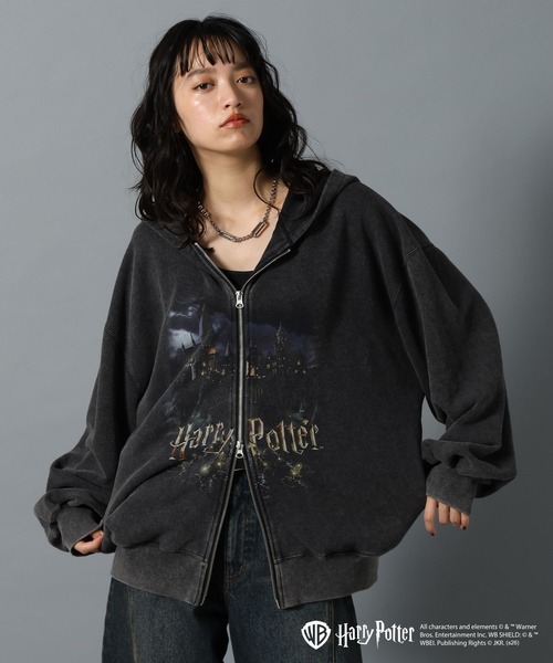 PAGEBOY(ページボーイ)の「【Harry Potter(ハリー・ポッター)】『ハリー・ポッターと賢者の石』フォトWZIPパーカー(パーカー・レディース・ブラック/チャコールグレー・FREE)」の9枚目の写真