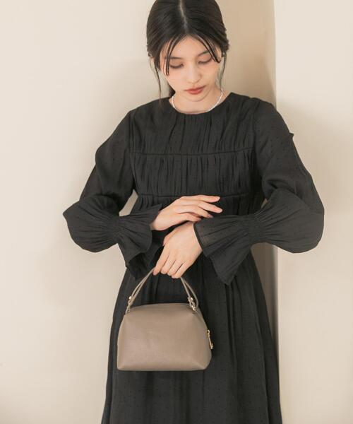 URBAN RESEARCH ROSSO WOMEN(アーバンリサーチ ロッソ)の「シャーリングドットワンピース(ワンピース・レディース・ブラック/モカ・FREE)」の1枚目の写真