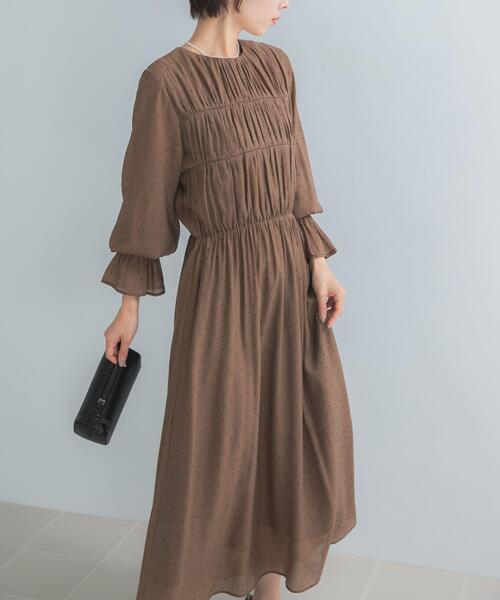 URBAN RESEARCH ROSSO WOMEN(アーバンリサーチ ロッソ)の「シャーリングドットワンピース(ワンピース・レディース・ブラック/モカ・FREE)」の11枚目の写真