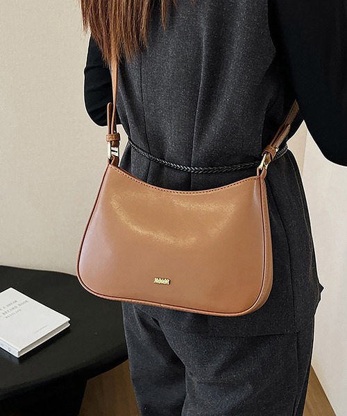 Doux Belle（ドゥーベル）の「カーブシルエットショルダーバッグ（ショルダーバッグ・レディース・オフホワイト/ダークブラウン/ワインレッド/ブラック/ブラウン・FREE）」の13枚目の写真