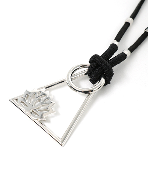 チャイハネ（チャイハネ）の「【チャイハネ】トライアングルロータスネックレス（ネックレス・レディース・ゴールド/シルバー・FREE）」の3枚目の写真