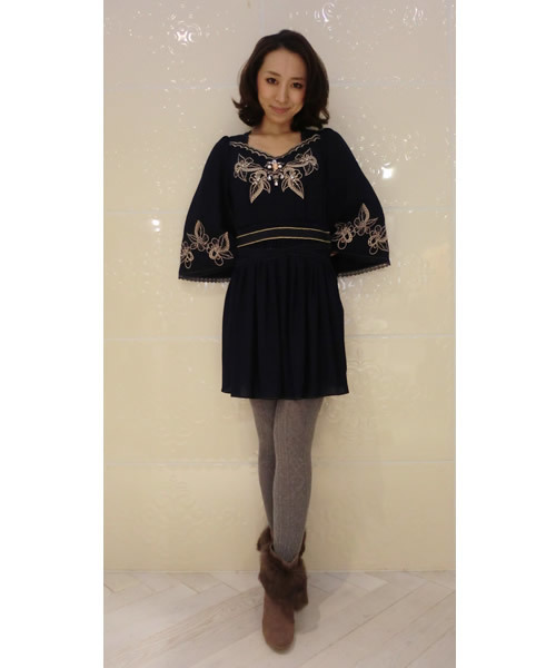 Language（ランゲージ）の「ジュエリー刺繍ワンピース（ワンピース・レディース・ベージュ系/ネイビー系/ピンク系・38）」の2枚目の写真