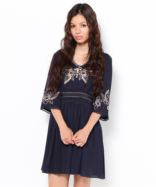 Language（ランゲージ）の「ジュエリー刺繍ワンピース（ワンピース・レディース・ベージュ系/ネイビー系/ピンク系・38）」の13枚目の写真