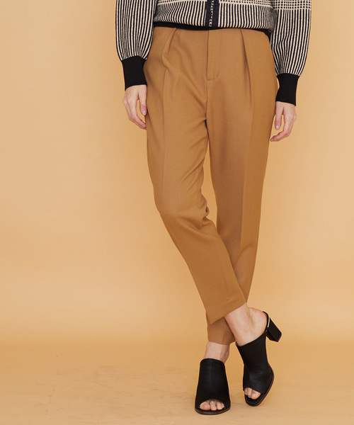 UNITED TOKYO（ユナイテッドトウキョウ）の「ダブルクロスワンタックテーパードパンツ（スラックス・レディース・ブラック/グリーン/キャメル/バーガンディー・1/2）」の3枚目の写真