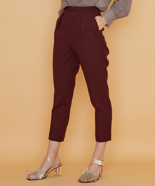 UNITED TOKYO（ユナイテッドトウキョウ）の「ダブルクロスワンタックテーパードパンツ（スラックス・レディース・ブラック/グリーン/キャメル/バーガンディー・1/2）」の4枚目の写真