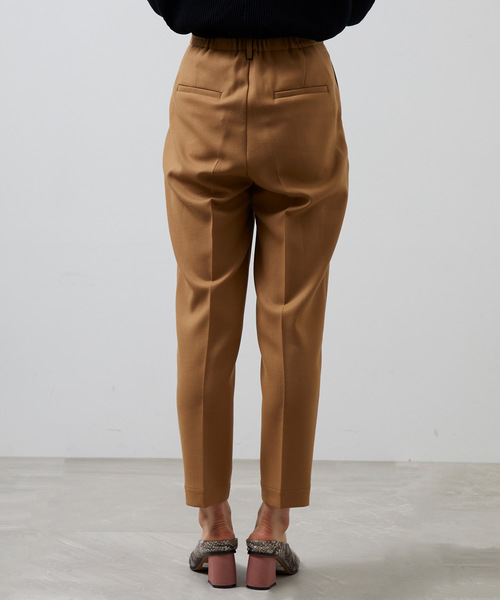 UNITED TOKYO（ユナイテッドトウキョウ）の「ダブルクロスワンタックテーパードパンツ（スラックス・レディース・ブラック/グリーン/キャメル/バーガンディー・1/2）」の7枚目の写真