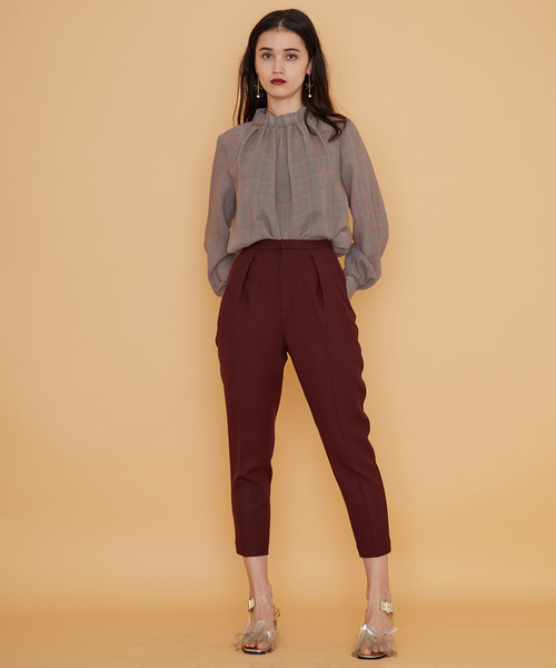 UNITED TOKYO（ユナイテッドトウキョウ）の「ダブルクロスワンタックテーパードパンツ（スラックス・レディース・ブラック/グリーン/キャメル/バーガンディー・1/2）」の14枚目の写真