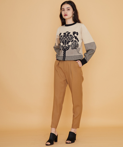 UNITED TOKYO（ユナイテッドトウキョウ）の「ダブルクロスワンタックテーパードパンツ（スラックス・レディース・ブラック/グリーン/キャメル/バーガンディー・1/2）」の15枚目の写真