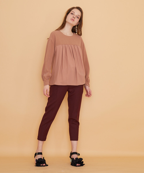 UNITED TOKYO（ユナイテッドトウキョウ）の「ダブルクロスワンタックテーパードパンツ（スラックス・レディース・ブラック/グリーン/キャメル/バーガンディー・1/2）」の17枚目の写真