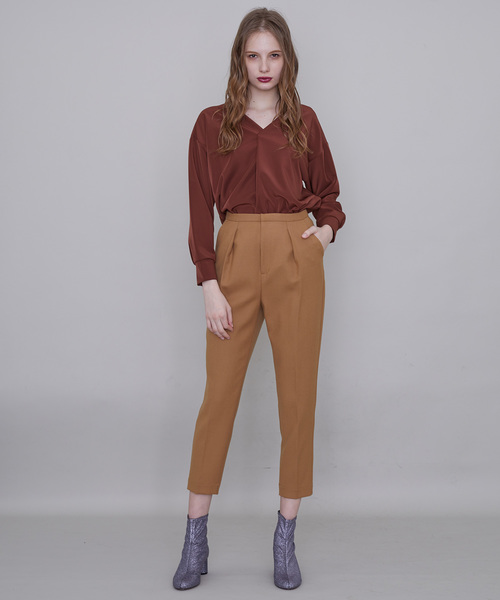 UNITED TOKYO（ユナイテッドトウキョウ）の「ダブルクロスワンタックテーパードパンツ（スラックス・レディース・ブラック/グリーン/キャメル/バーガンディー・1/2）」の18枚目の写真