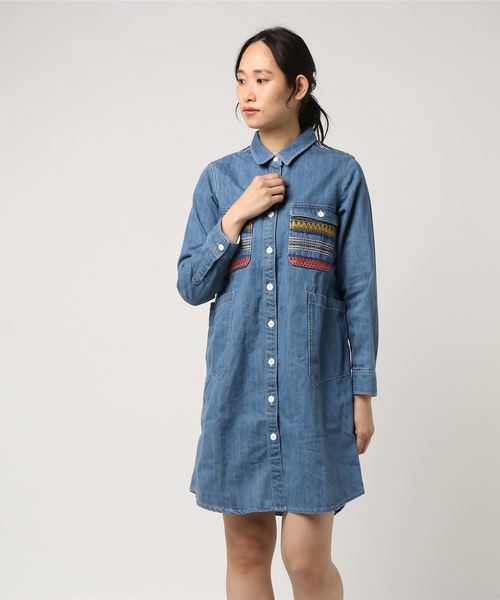 go slow caravan（ゴースローキャラバン）の「DENIMバックサテン刺繍シャツワンピース（ワンピース・レディース・カーキ/インディゴブルー・FREE）」の2枚目の写真