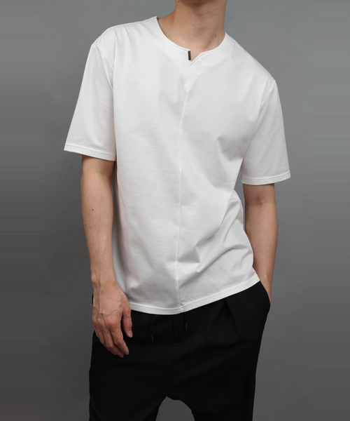 ato(アトウ)の「FRONT SEAMS T-SHIRT(Tシャツ/カットソー・メンズ・パープル/マスタード/ピンク/ホワイト/ブラック/ネイビー/グリーン/エメラルドブルー/ブルー・46/48)」の2枚目の写真