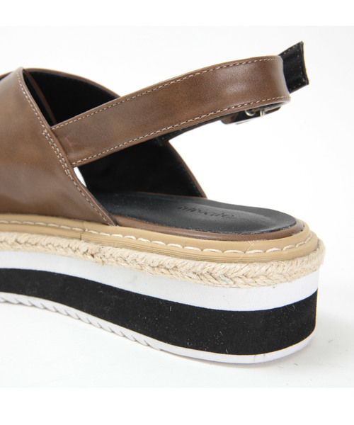 titivate(ティティベイト)の「コンビネーション厚底クロスサンダル(サンダル・レディース・ホワイト/ブラック/ブラウン/シルバー・LL/S/M/L)」の8枚目の写真