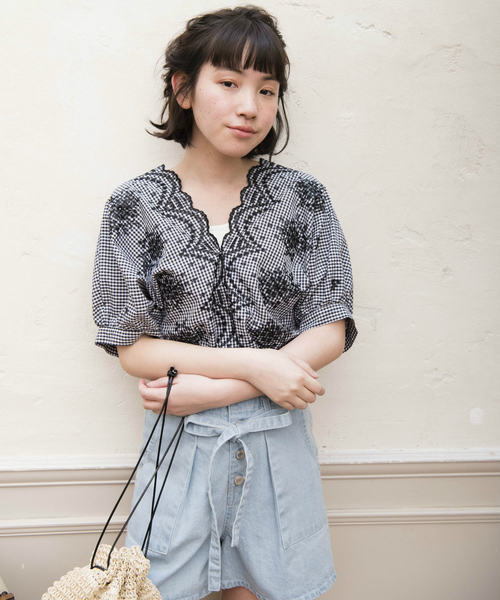 OLIVE des OLIVE（オリーブデオリーブ）の「スカラップ刺繍ブラウス（シャツ/ブラウス・レディース・オフホワイト/グリーン/ブラック・FREE）」の3枚目の写真