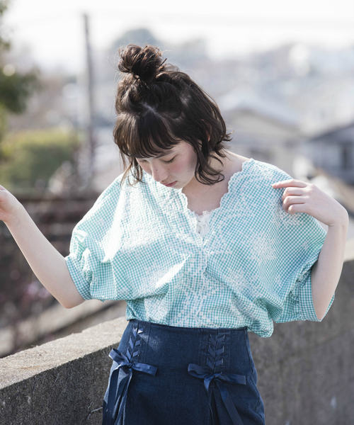 OLIVE des OLIVE（オリーブデオリーブ）の「スカラップ刺繍ブラウス（シャツ/ブラウス・レディース・オフホワイト/グリーン/ブラック・FREE）」の4枚目の写真