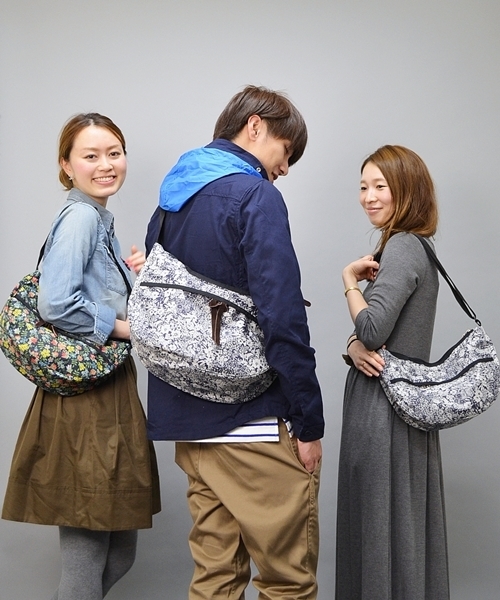 SHIPS GENERAL SUPPLY（シップスジェネラルサプライ）の「LIBERTY×SHIPS GENERAL SUPPLY: 別注ショルダーバッグ【MEDIUM】■（ショルダーバッグ・メンズ・ネイビー/ブルー系その他・ONE SIZE）」の5枚目の写真