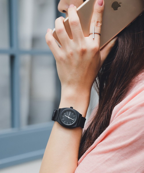 NIXON（ニクソン）の「MEDIUM TIME TELLER P（アナログ腕時計・レディース・ホワイト/ブラック/ブルー系その他・FREE）」の5枚目の写真