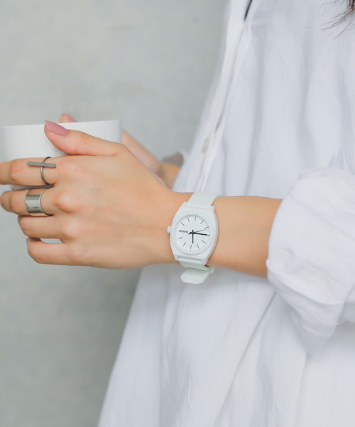 NIXON（ニクソン）の「MEDIUM TIME TELLER P（アナログ腕時計・レディース・ホワイト/ブラック/ブルー系その他・FREE）」の6枚目の写真