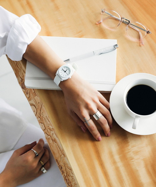 NIXON（ニクソン）の「MEDIUM TIME TELLER P（アナログ腕時計・レディース・ホワイト/ブラック/ブルー系その他・FREE）」の7枚目の写真