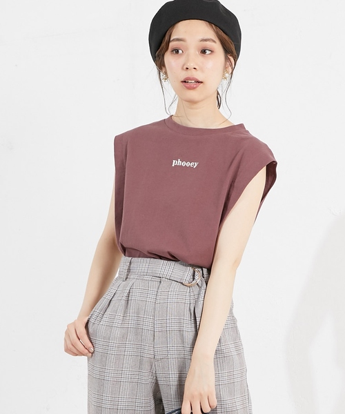 natural couture（ナチュラルクチュール）の「ちびロゴ刺繍ノースリTシャツ（タンクトップ・レディース・ベージュ/ブラウン/オフホワイト/ブルー/スミクロ・FREE）」の4枚目の写真