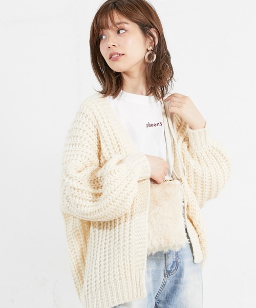 natural couture（ナチュラルクチュール）の「ちびロゴ刺繍ノースリTシャツ（タンクトップ・レディース・ベージュ/ブラウン/オフホワイト/ブルー/スミクロ・FREE）」の7枚目の写真