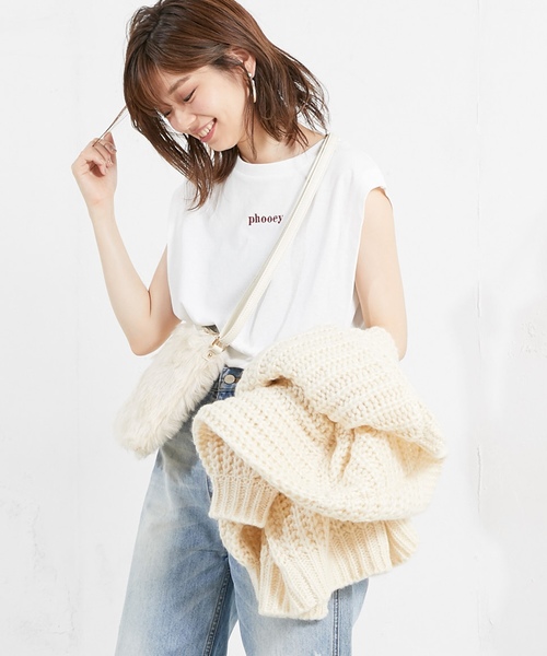 natural couture（ナチュラルクチュール）の「ちびロゴ刺繍ノースリTシャツ（タンクトップ・レディース・ベージュ/ブラウン/オフホワイト/ブルー/スミクロ・FREE）」の8枚目の写真