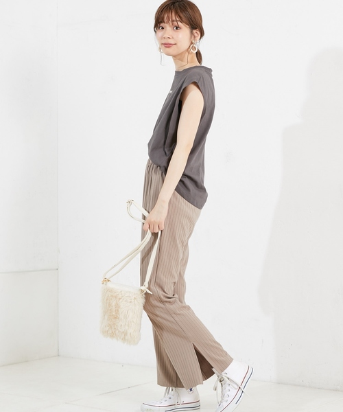 natural couture（ナチュラルクチュール）の「ちびロゴ刺繍ノースリTシャツ（タンクトップ・レディース・ベージュ/ブラウン/オフホワイト/ブルー/スミクロ・FREE）」の10枚目の写真