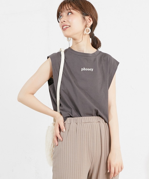 natural couture（ナチュラルクチュール）の「ちびロゴ刺繍ノースリTシャツ（タンクトップ・レディース・ベージュ/ブラウン/オフホワイト/ブルー/スミクロ・FREE）」の12枚目の写真