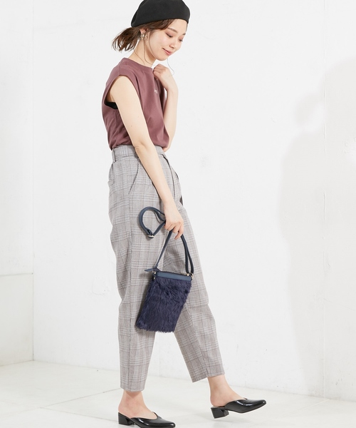 natural couture（ナチュラルクチュール）の「ちびロゴ刺繍ノースリTシャツ（タンクトップ・レディース・ベージュ/ブラウン/オフホワイト/ブルー/スミクロ・FREE）」の14枚目の写真