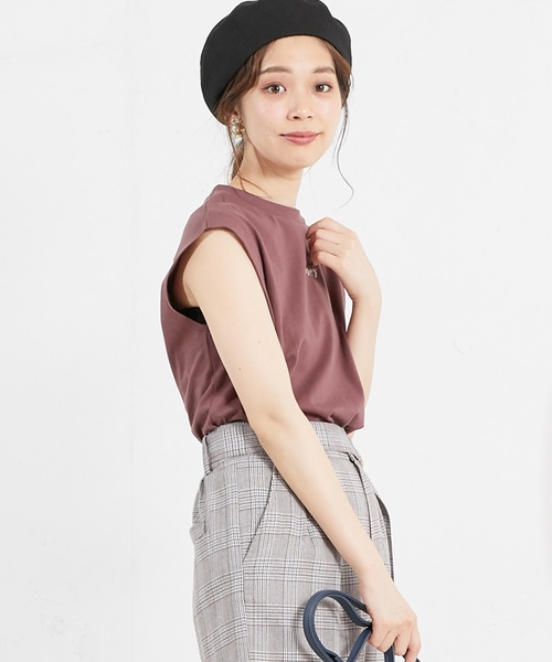 natural couture（ナチュラルクチュール）の「ちびロゴ刺繍ノースリTシャツ（タンクトップ・レディース・ベージュ/ブラウン/オフホワイト/ブルー/スミクロ・FREE）」の16枚目の写真