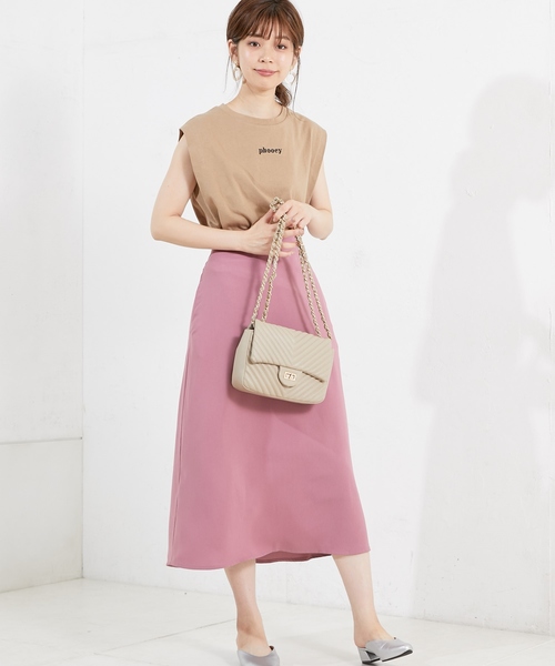 natural couture（ナチュラルクチュール）の「ちびロゴ刺繍ノースリTシャツ（タンクトップ・レディース・ベージュ/ブラウン/オフホワイト/ブルー/スミクロ・FREE）」の18枚目の写真