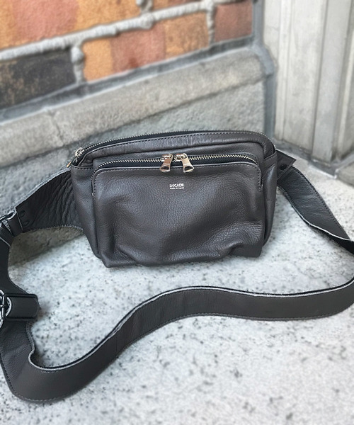 DECADE(ディケイド)の「オイルドカウレザー・ウェスト・ボディバッグ(S) DECADE(No-01127) Oiled Cow Leather Waist Body Bag ディケイド(ボディバッグ/ウエストポーチ・メンズ・ブラック/ネイビー/グレー・フリー)」の3枚目の写真